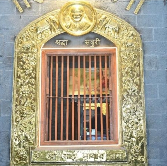 Dubai Devotee Donates Gold‑Plated Frame to Shri Saibaba&nbsp;Sansthan